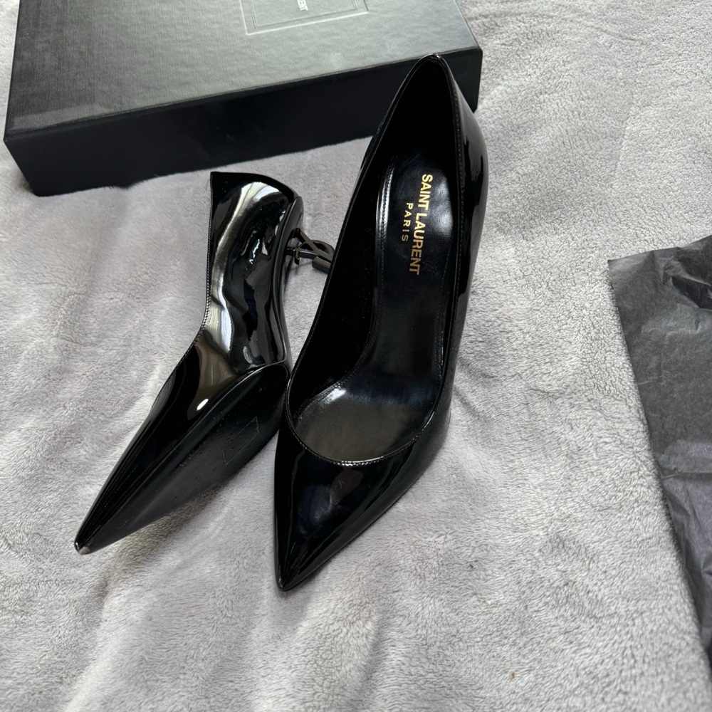 Saint Laurent Women's Black Pumps